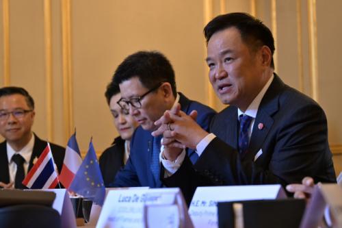 นายกฯ นำทีมไทยแลน�